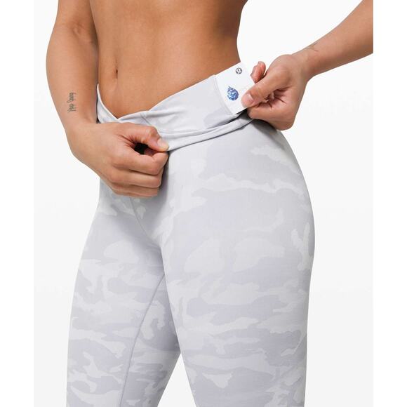 Lululemon Wunder Under Hi-Rise Tight Luxtreme 25"  Camo Size 6 - Picture 7 of 7